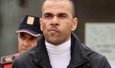 Daniel Alves é absolvido pela Justiça espanhola da acusação de estupro