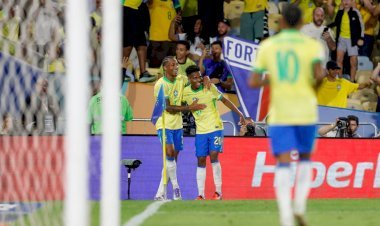Brasil desfila em campo e goleia Chile com autoridade nas Eliminatórias
