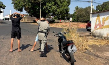 POLÍCIA MILITAR REALIZA A APREENSÃO DE DOIS ADOLESCENTES E APREENDE MOTOCICLETA COM SINAL IDENTIFICADOR ADULTERADO EM PORANGATU