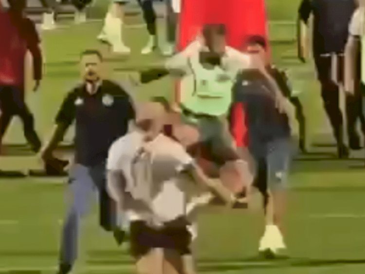 Jogador da Chape dá voadora e tenta chutar cabeça de torcedor após final do Catarinense