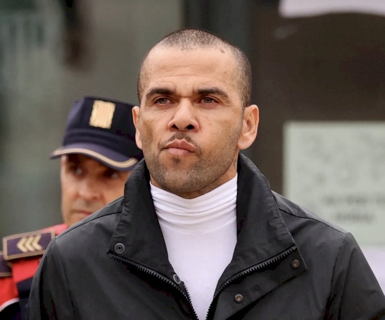 Daniel Alves é absolvido pela Justiça espanhola da acusação de estupro