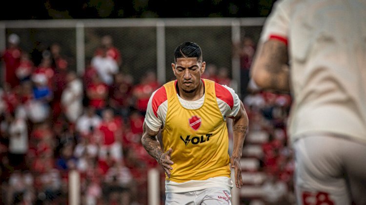 Ralf passa por artroscopia no joelho e desfalca o Vila Nova na Série B