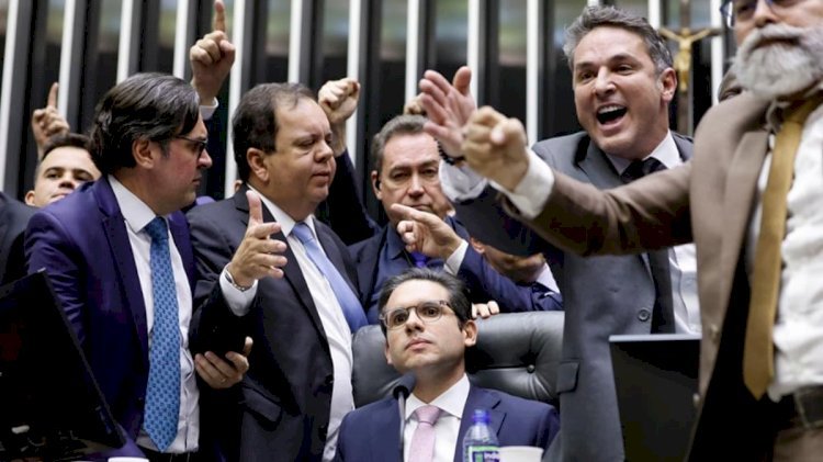 Câmara vai punir deputados que fizeram motim contra Motta; veja quem será suspenso